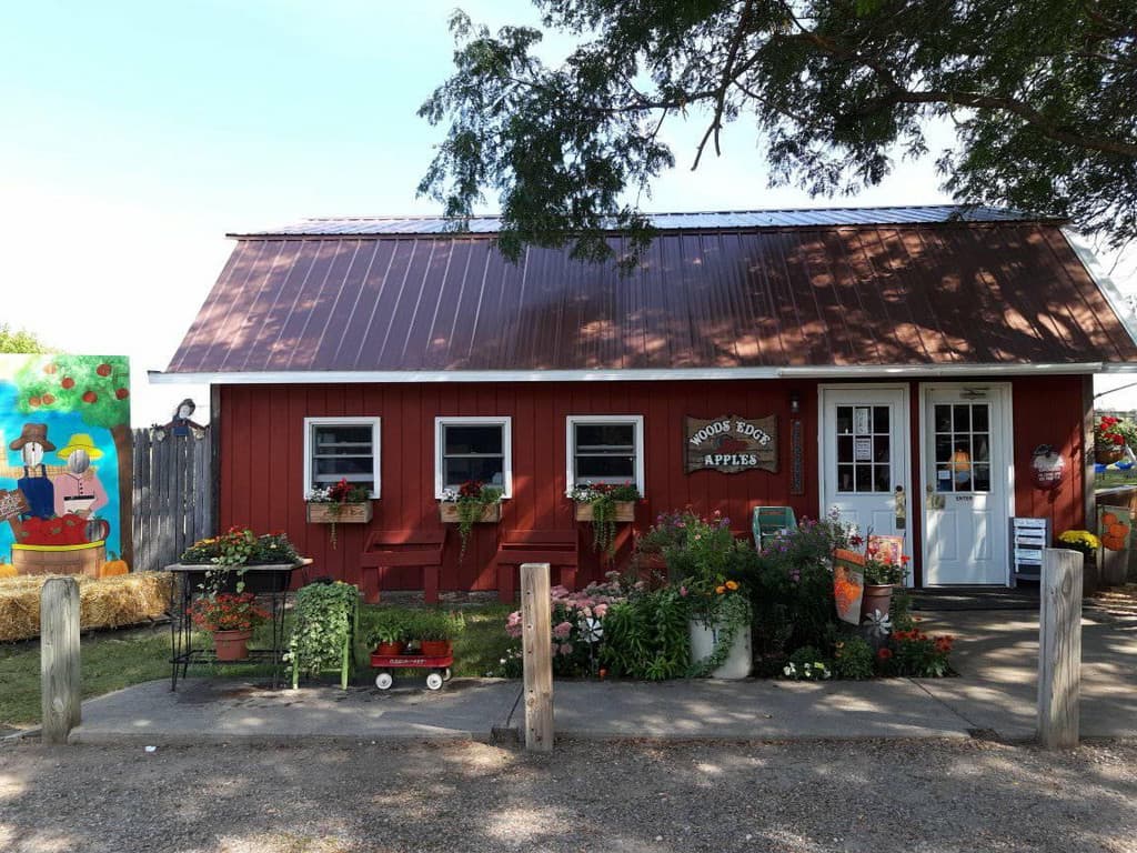 Woods' Edge Apples Orchard